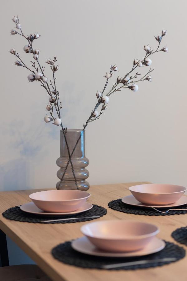 Modern One Bedroom Apartment With Parking In Lodz By Renters Prestige エクステリア 写真